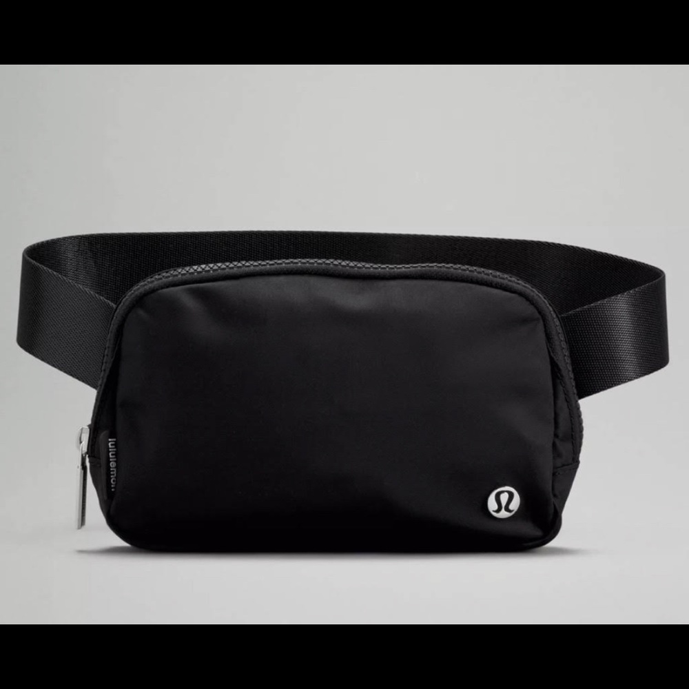 Lululemon everywhere belt bag
